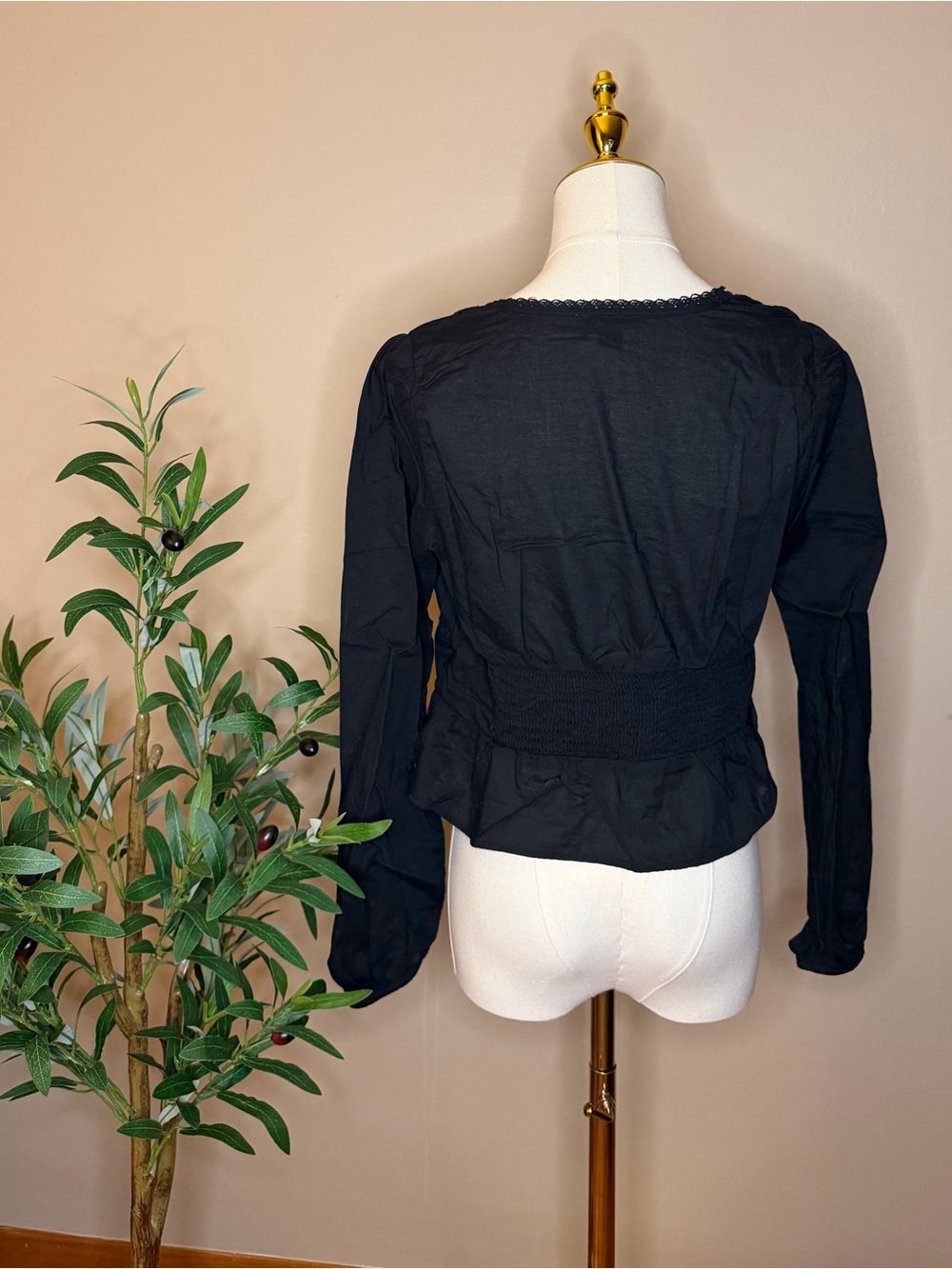 560. American Eagle Black V-Neck Eyelet Peplum Blouse - Picture 3 of 3